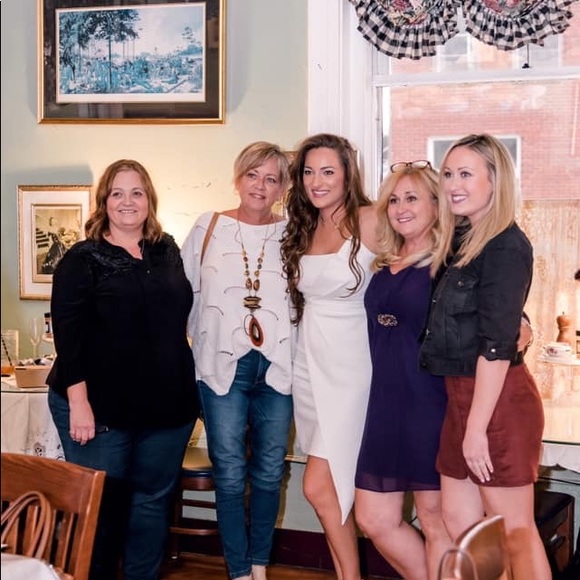 Meet your Posher, Jennifer - Picture 7 of 7